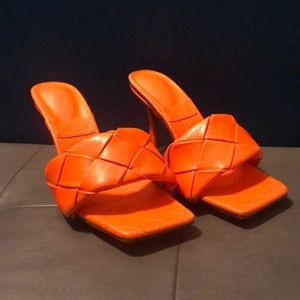 Bolilan square toe orange heels. EUC. Size 39. Appear never worn.